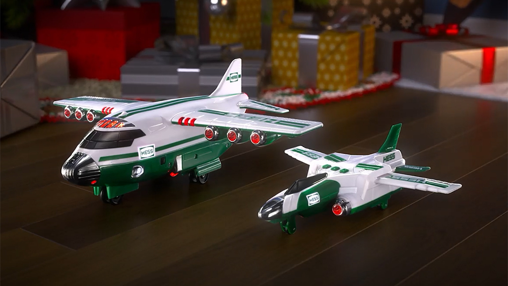 The Perfect Holiday Gift! 2021 HESS Toy Truck Cargo Plane /& Jet