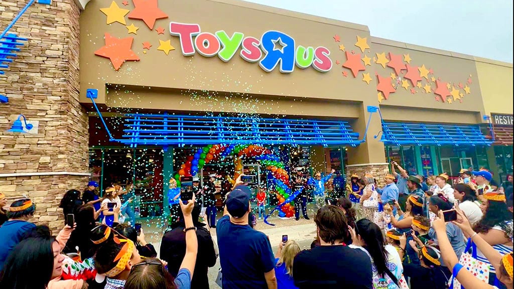 Toys “R” Us Ushers in the Holiday Season with New Stores and Worldwide Activations