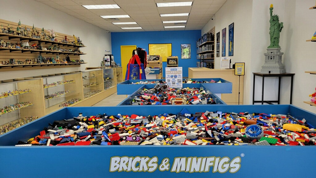 Bricks & Minifigs Surpasses 300 Retail Locations Worldwide - The Toy Book