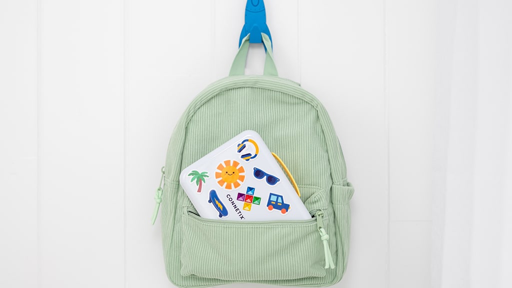 Make mini masterpieces with this CONNETIX travel pack. | Source: Brave Toys