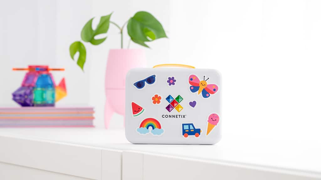 Make mini masterpieces with this CONNETIX travel pack. | Source: Brave Toys